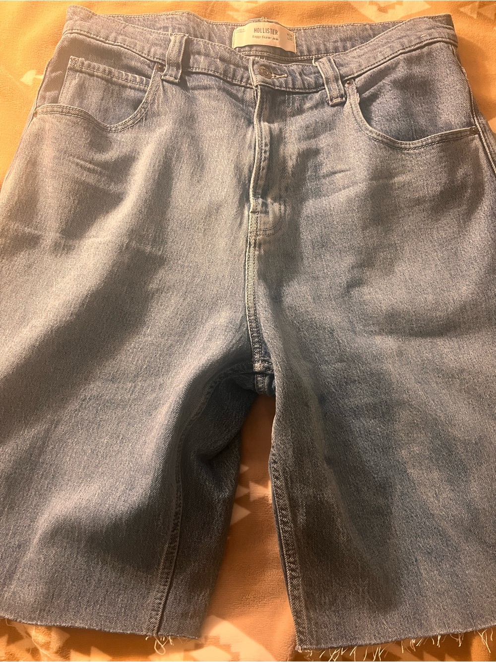 Hollister Light Wash Relaxed Men’s Denim Shorts 24inch length